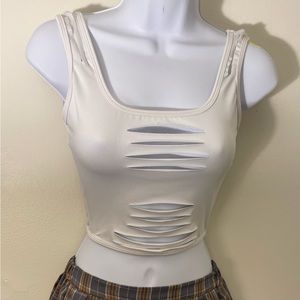 Crop Top: destroyed look